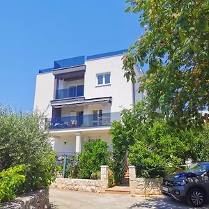  Apartment Adriana
