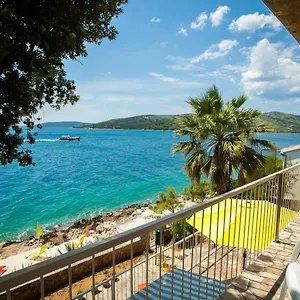  Villa Amarela